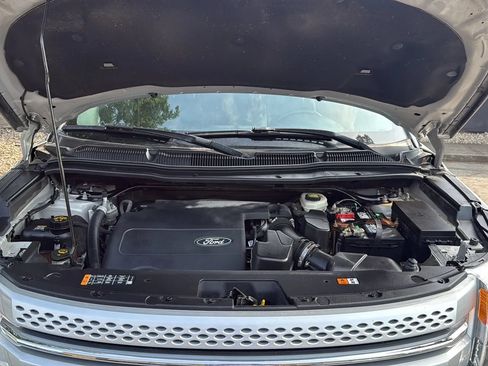 Used 2014 Ford Explorer XLT w/ Equipment Group 202A AWD/4WD image 9