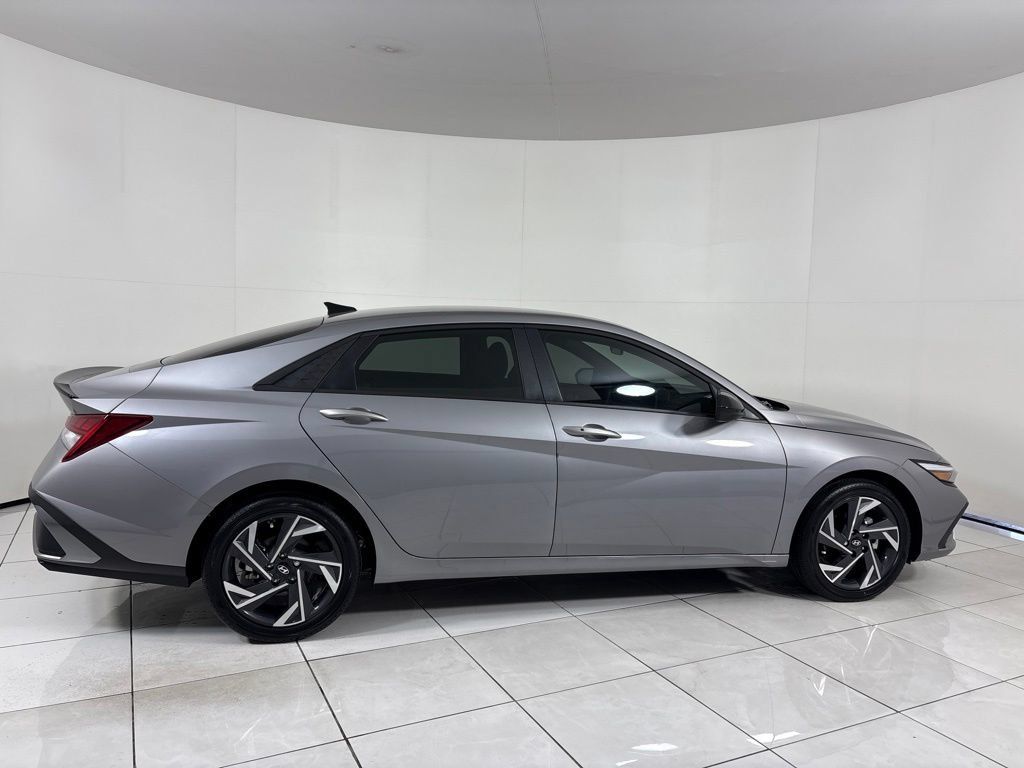 New 2025 Hyundai Elantra SEL FWD image 6