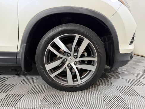 Used 2017 Honda Pilot Touring image 9