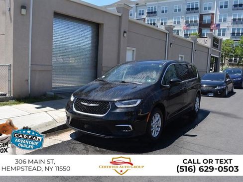 Used 2025 Chrysler Pacifica Select FWD image 3