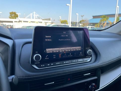 Used 2025 Nissan Rogue SV FWD image 20