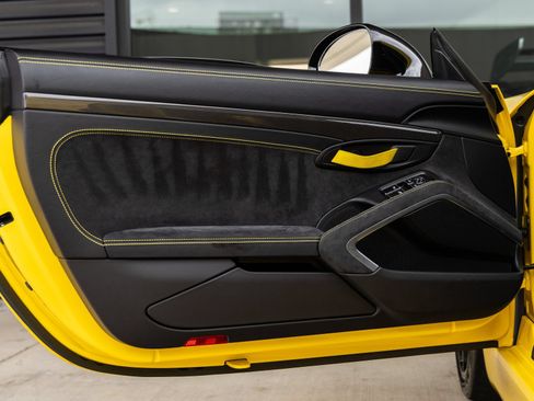 Certified 2016 Porsche Cayman GT4 RWD image 26