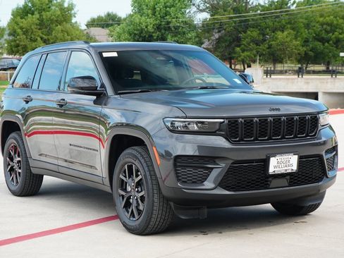 New 2025 Jeep Grand Cherokee Altitude image 5
