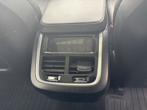 Used 2022 Volvo XC90 T6 Momentum w/ Climate Package AWD/4WD image 46