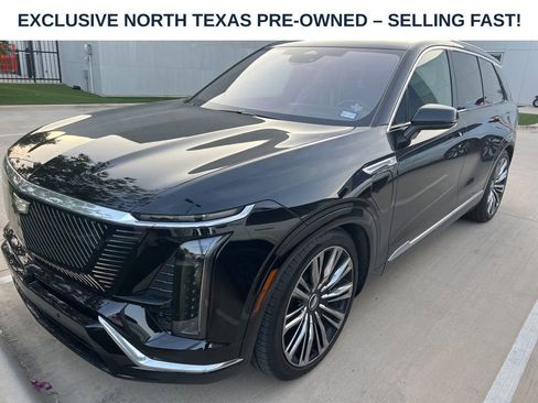 Used 2026 Cadillac Vistiq Premium Luxury w/ LPO, Floor Liner Package AWD/4WD image 2
