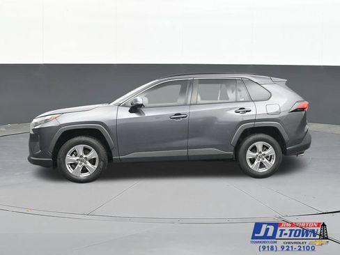Used 2022 Toyota RAV4 XLE AWD/4WD image 8