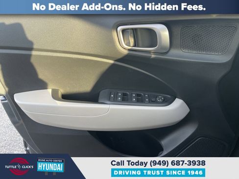 Certified 2025 Hyundai Venue SEL image 20