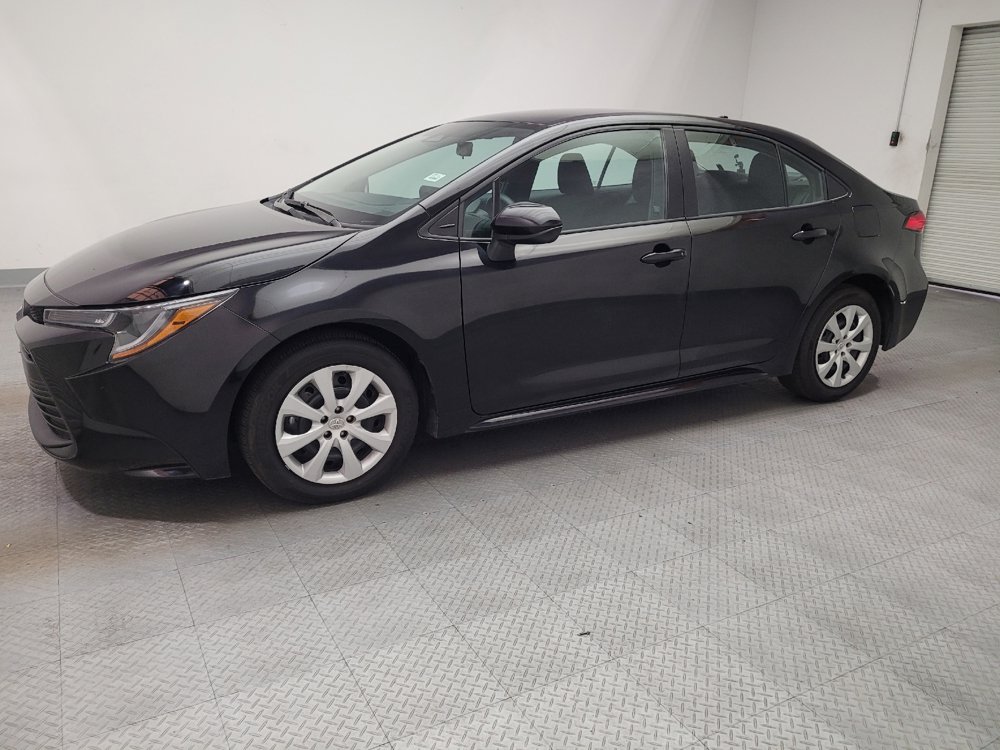 Used 2025 Toyota Corolla LE FWD image 2