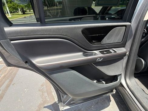 Used 2024 Lincoln Aviator AWD w/ Premium Package image 21