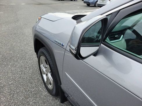 Used 2021 Toyota RAV4 XLE Premium image 18