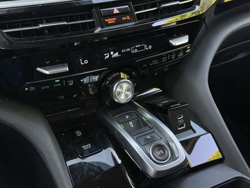 Used 2025 Acura MDX FWD image 18