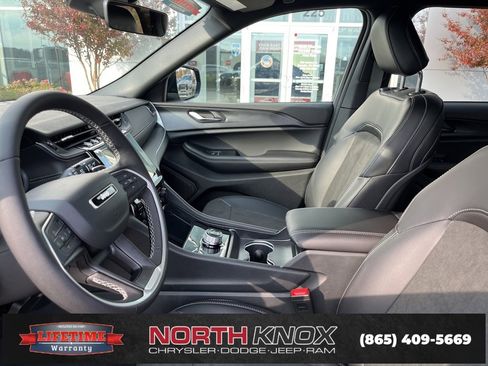 New 2025 Jeep Grand Cherokee Altitude image 3