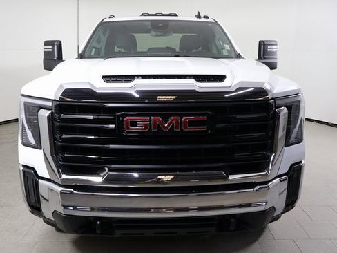 Used 2025 GMC Sierra 2500 Pro w/ Convenience Package image 2
