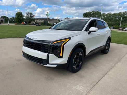 New 2026 Kia Sportage EX AWD/4WD image 2