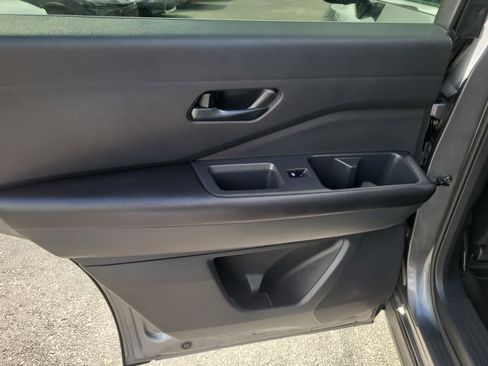 Used 2025 Nissan Pathfinder SV FWD image 11