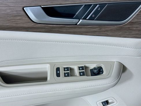Certified 2025 Volkswagen Atlas SEL AWD/4WD image 11