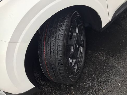 New 2026 Kia Carnival EX image 19