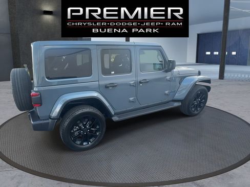 Used 2025 Jeep Wrangler Unlimited Sahara image 8