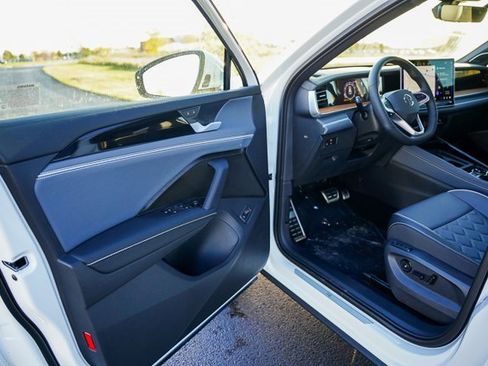 New 2026 Volkswagen Tiguan SEL R-Line image 6