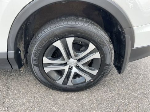 Used 2017 Toyota RAV4 LE AWD/4WD image 10
