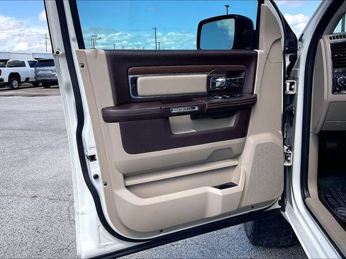 Used 2017 RAM 1500 Laramie w/ Convenience Group AWD/4WD image 17