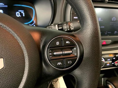 Used 2025 Kia Soul LX w/ LX Technology Package FWD image 19