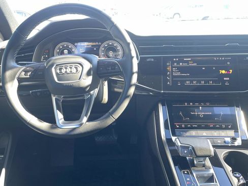 Used 2022 Audi Q8 Premium Plus image 15