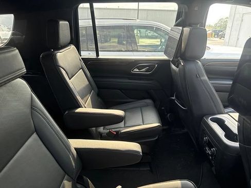 Used 2024 Chevrolet Suburban High Country AWD/4WD image 9