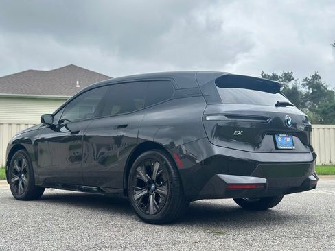 Used 2024 BMW iX xDrive50 w/ Sport Package AWD/4WD image 5