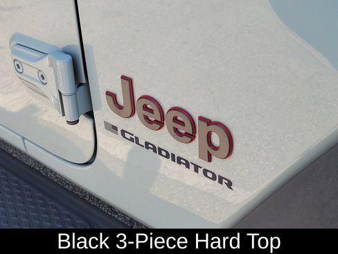 Used 2023 Jeep Gladiator Rubicon w/ Trailer Tow Package AWD/4WD image 11