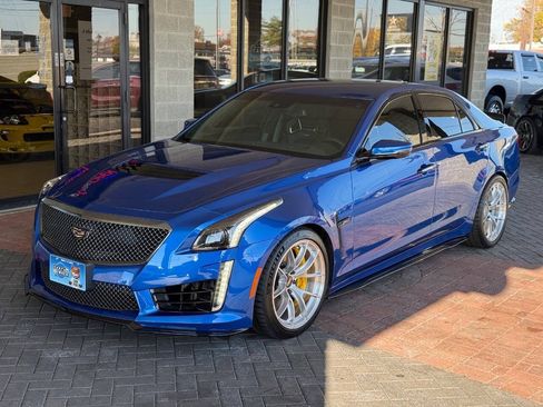 Used 2018 Cadillac CTS V w/ Luxury Package RWD image 85