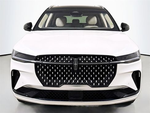 Used 2024 Lincoln Nautilus Reserve w/ Equipment Group 202A image 2