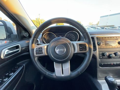 Used 2013 Jeep Grand Cherokee Laredo w/ Laredo E Group image 18