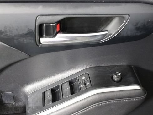 Used 2023 Toyota Highlander XLE FWD image 22