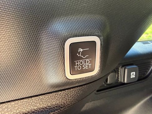 Used 2024 Jeep Grand Cherokee Altitude image 16