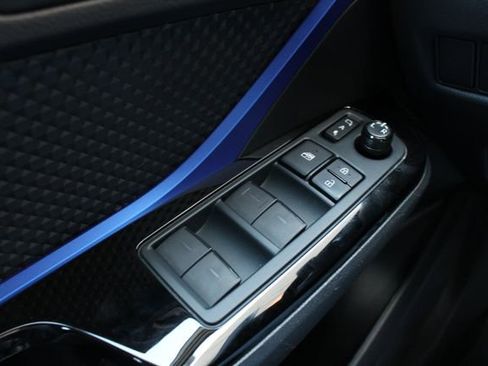 Used 2021 Toyota C-HR XLE FWD image 7
