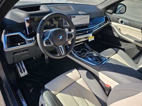 New 2026 BMW X7 M60i image 2