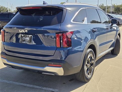 Certified 2025 Kia Sorento S w/ Panoramic Sunroof Package image 5