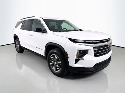 Used 2025 Chevrolet Traverse LT