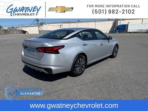Used 2024 Nissan Altima 2.5 SV image 5