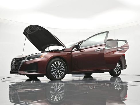 Certified 2024 Nissan Altima 2.5 SV FWD image 47
