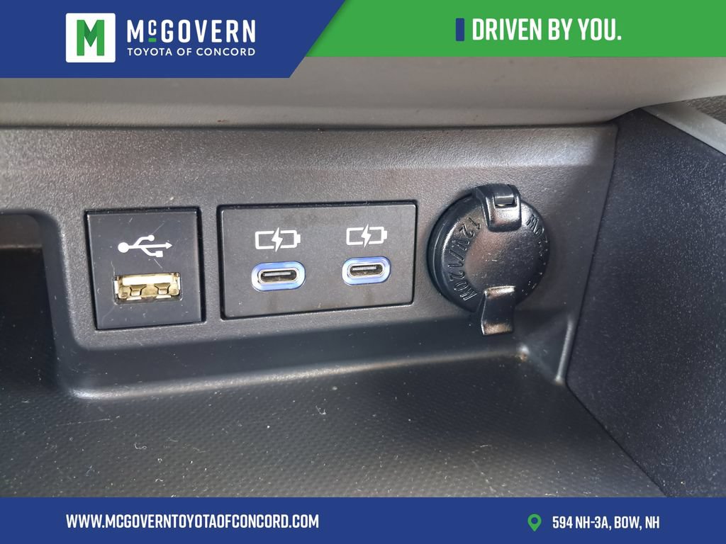 Used 2022 Toyota Highlander LE FWD image 32