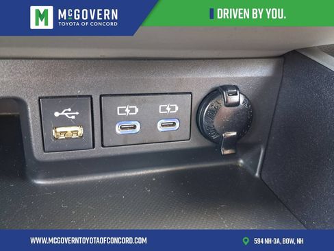 Used 2022 Toyota Highlander LE FWD image 32
