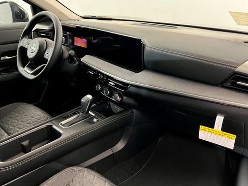 New 2025 Nissan Kicks SV w/ SV Premium Package image 24