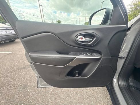 Used 2020 Jeep Cherokee Latitude Plus FWD image 11