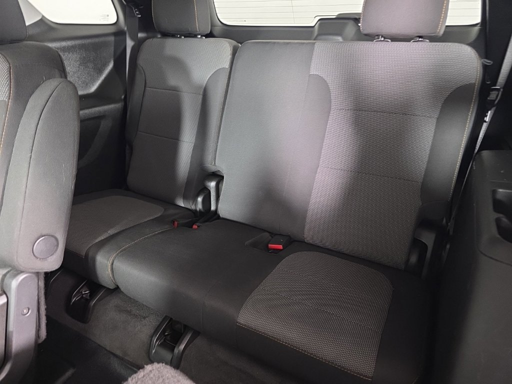 Used 2020 Chevrolet Traverse LT FWD image 28