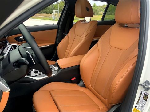 Used 2023 BMW 330i Sedan w/ Premium Package image 7