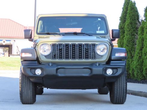 Used 2026 Jeep Wrangler Unlimited Sport AWD/4WD image 6