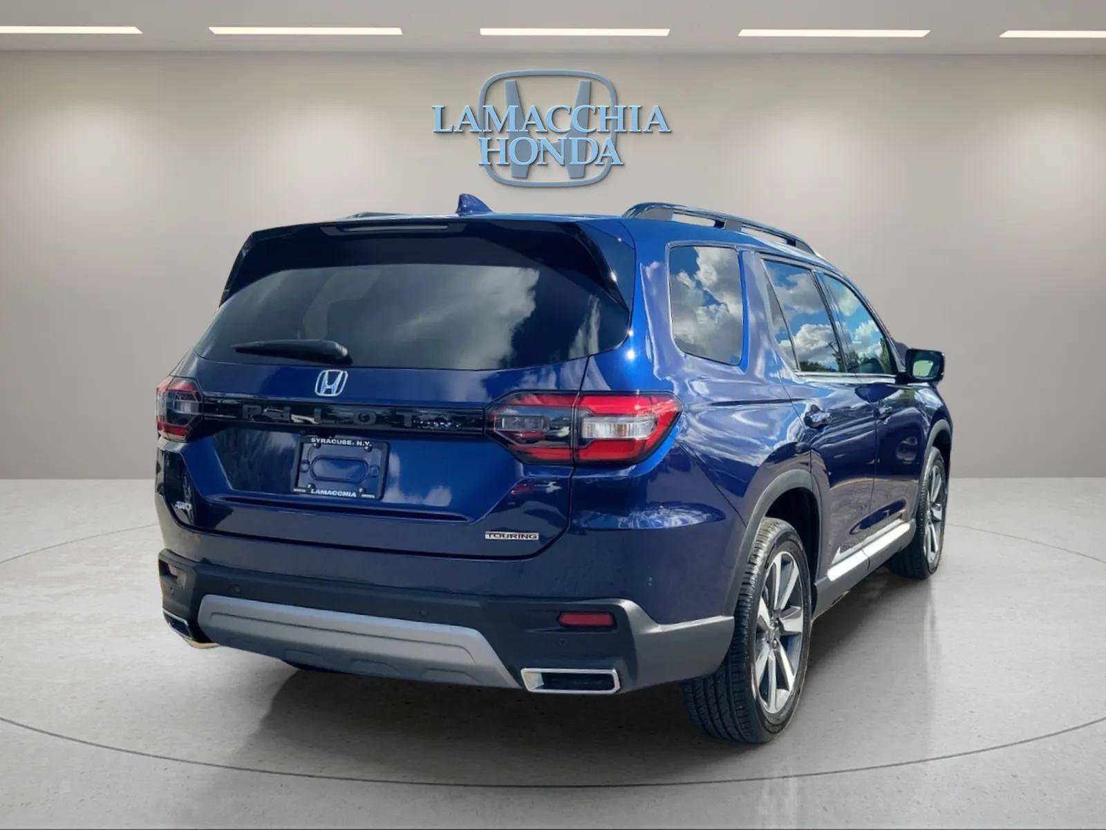 Used 2025 Honda Pilot Touring image 5
