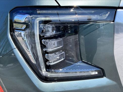 Used 2024 GMC Yukon Denali RWD image 25